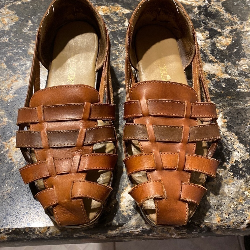 Womens Cabin Creek solid brown strappy slip on Lester sandals size 10M